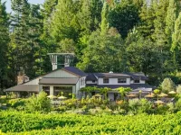 Villa Terra Bella, by Vinifera Homes Hotels in Windsor