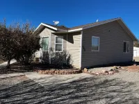 Granny's Nook, Cozy 3-Bedroom Home In Hanksville 팍터리 뷰트 주변 호텔