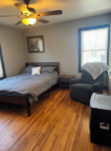 Charming 3-bedroom house in very quiet neighborhood with AC and WiFi.