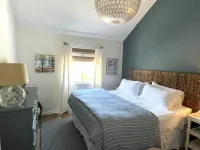 King Bedroom Suite Condo - Walking Distance to Beach!!! Linens/Towels included!!