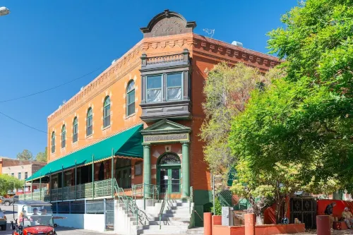 Casa de Oro – Luxe Comfort in the BEST Location of Old Bisbee w/Views galore!