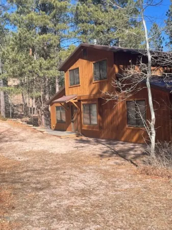 3-bedroom cabin Sleeps 8 Close to ATV Trails with WiFi