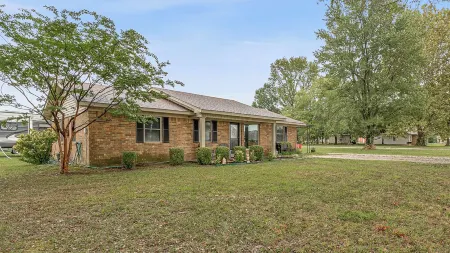 Charming 3-bedroom ranch house with WiFi, AC in amazing Valley View Jonesboro