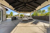 Spacious 4-bedroom house in delightful Riverside with WiFi, AC