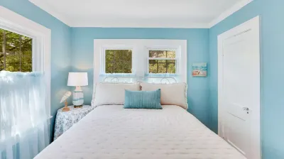 Updated 1930s carriage house in Ardsley Park Hotels in Midtown Savannah