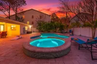 Steps to Beach, Heated Salt Pool, Hot Tub, Family Friendly