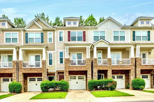 3 King Beds; Walk to Umstead; 5 Mi. to Airport; Lenovo Center; Quiet
