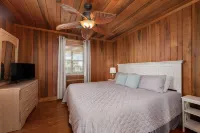Budget & Pup-Friendly Oceanside! Classic Obx Style w/ Shiplap, Walk-in Showers!