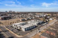 Cozy Queen Bed + Sofa Bed Studio | Free Parking | Mins to DT | VAMC | UTHSC