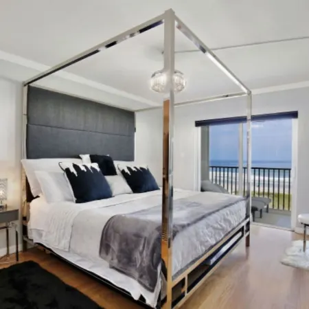 Direct Oceanfront Modern LUXURY Top Floor “Sea La Vie”