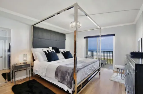 Direct Oceanfront Modern LUXURY Top Floor “Sea La Vie”