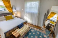 Pet Friendly*Pool Table*Heated Patio Green Door Getaway @ New River Gorge NP Hôtels à proximité de : Ace Adventure Water Park