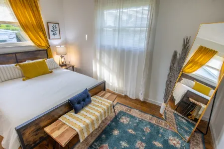 Pet Friendly*Pool Table*Heated Patio Green Door Getaway @ New River Gorge NP