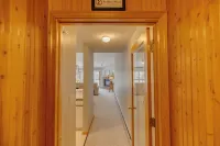 Bretton Woods Condo- cozy fireplace and private deck, relaxing yet near it all! Hotel a Carroll