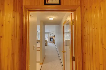 Bretton Woods Condo- cozy fireplace and private deck, relaxing yet near it all! Отели в г. Карролл