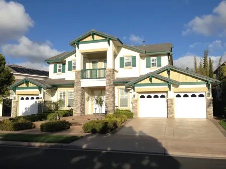 Gorgeous Executive home - 4-BR 3.5 Ba, WiFi in Encinitas Ranch, close to beach