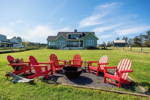 Waterfront Beach House - 2700 Sq Ft, Fiber, mooring