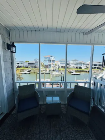 AnchorDown in Olb! Canal Home, Great Location! Close Walk to Beach and Downtown!