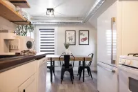 Bridge St Beauty, Brunch & Bars [4 Beds 1 Bath] Hotels in Grand Rapids