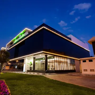Lemon Tree Hotel, Jumeirah Dubai Отели рядом с достопримечательностью «Офис компании Nestlé в ОАЭ»