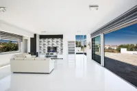 KO1 with Breathtaking Sea Views