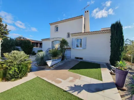 La Villa du Petit Port Отели в г. Мартигес