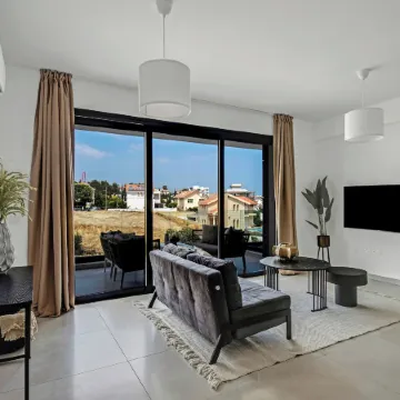 Sanders Elgio - Pleasant 2-Bdr. Apt. w/ Balcony