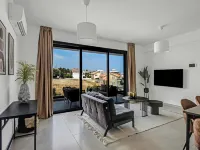Sanders Elgio - Delightful 2-Bdr Apt with Balcony