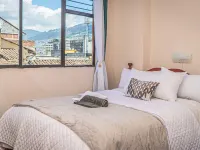 Ukuku Hostel & Rooftop - Quito Hotel di Quito