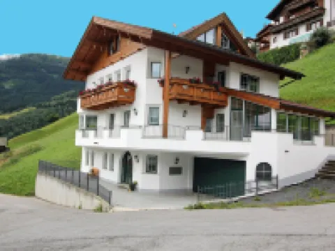 Apartment in Tyrol Near Ski Slopes Hoteles en Fließ