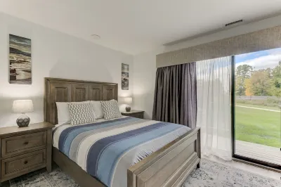 The Shores Beach Front Condo Unit 5593 Hotels in Acme Township