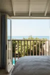 Beachfront House w Pool & Steam - Parkplatz