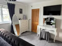 Cozy Coastal Retreat in Rhuddlan - 5 Bedroom House Hotels in Abergele