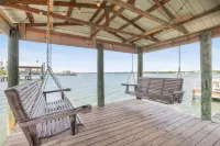 Lagoon Landing 202- Beautifully Decorated Condo With Balcony Pool Steps to Beach Lagoon