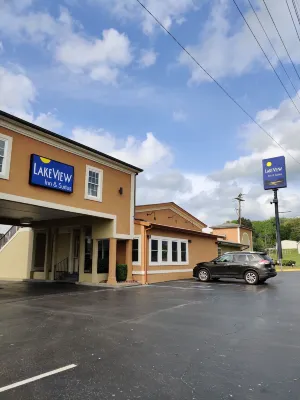 Lake View Inn & Suites Hotel a 