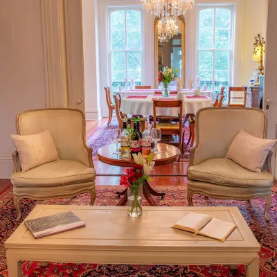 Justine Inn Savannah Các khách sạn gần Công viên Forsyth