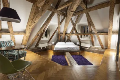 Three Golden Crowns Apartments Các khách sạn gần Lâu đài Praha