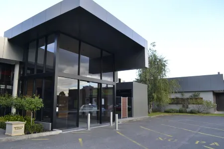 Dorset Gardens Hotel Отели рядом с достопримечательностью «Хеленс Хилл Эстейт»