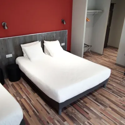 Logis Hotel Yseria - Historical Center Hotels near Aire Camping Car LES PEUPLIERS
