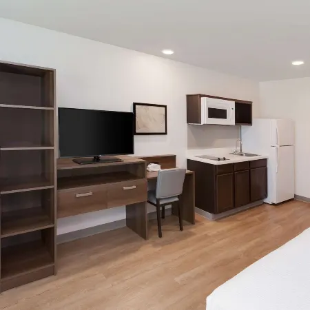 WoodSpring Suites Bakersfield East
