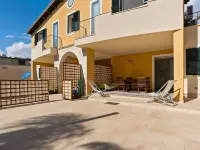 Seaside Apartment with BBQ & Garden