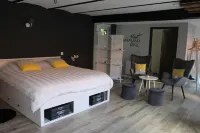 Aux p'Tits Bonheurs la Grange Hotels in La Gorgue