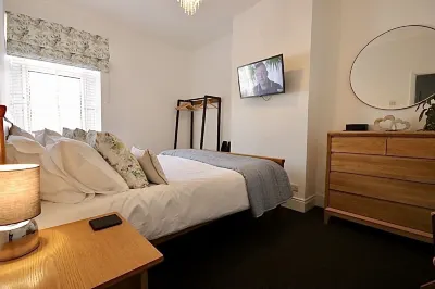 Kindly Light Cottage Hotels in Warkworth