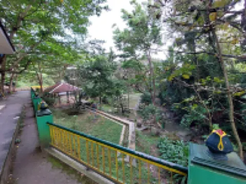Goa Slarong Camping Ground Hotels in Pajangan