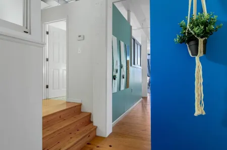 Loft Living in the Trendy Warehouse District Отели рядом с достопримечательностью «Университет Дьюк»