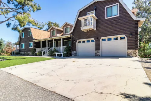 Chateau Syrah by AvantStay Picturesque Estate w Pool, Hot Tub, Pool Table & Table Tennis