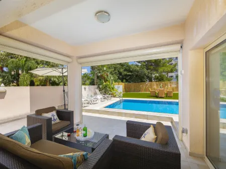 Villa Michelle 9 in Protaras Отели рядом с достопримечательностью «Fig Tree Bay Wake School - Wakeboarding, Wakesurfing, Вейксерф Кипр»