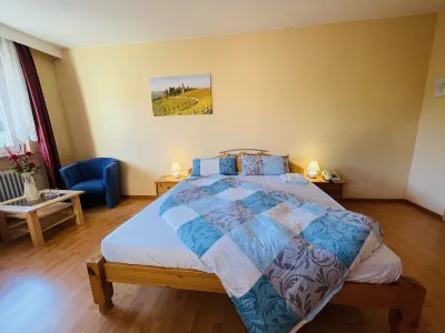 Hauptstraße Hotels in der Nähe von Vinzentiushaus / Aenne-Burda-Stift