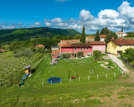 TouristFarm - Apartments "RED FAIRYTALE" Hotels in Koper