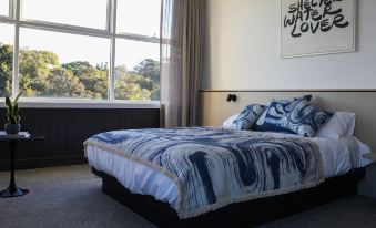 Barrys Beach Road Hotel